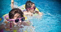5周岁儿童如何练习游泳技巧？（轻松掌握泳姿，培养健康身心）