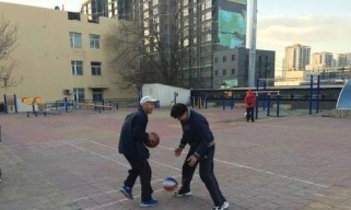青少年篮球攻击性防守训练的重要性（培养青少年篮球运动员全面发展的关键）