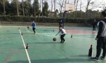 篮球防守动作要领（如何运用侧滑步和后滑步提升篮球防守效果）
