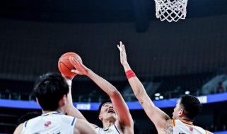 篮球篮下防守（关键技术和动作要领助您成为出色的篮下防守者）