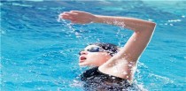 自学游泳技巧（从零基础到游泳高手，快速掌握游泳技巧！）