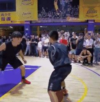 篮球1v1对抗中的防守策略（提高防守效果的技巧与战术）