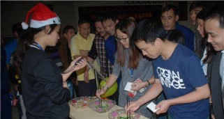 乒乓球投壶大挑战（挥拍与扔壶的完美融合，乒乓球运动的全新进阶）