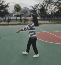 叠掌式排球手型动作要领——提升技术的关键（掌握正确手型，驰骋排球赛场）