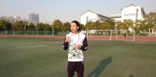 足球后卫转身技巧教学（提升技术水平，成为出色的后卫选手）
