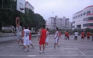 篮球比赛中的防守战术（全面掌握篮球比赛中的防守技巧，提升球队竞争力）