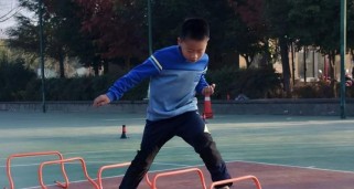 以篮球防守滑步训练的重要性（提高技术水平，有效阻挡对手得分）