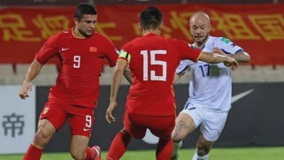 中国足球队冲击世界杯历史的脚步（从挫折到崛起，中国足球迈向国际舞台的关键一步）