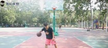 篮球防守下运球技巧大揭秘（掌握关键技巧提升防守下的运球表现）