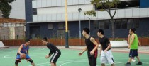 篮球全场一对一防守技巧（全面提升篮球防守水平的实用技巧与策略）
