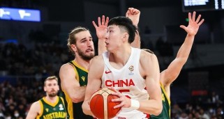 篮球后卫防守后卫规则的关键要点（突破、盯人、干扰等技巧及注意事项）