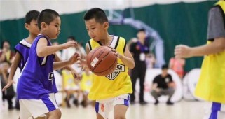 《小学生篮球防守技巧指南》（全面掌握篮球场上的防守要领）