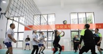 掌握排球正面颠球手臂技术轻松提升球技（关键技术要领和训练方法助你成为颠球高手）