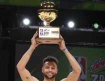 NBA经典绝杀十佳球排行榜（回顾历史中那些令人心潮澎湃的绝杀时刻）