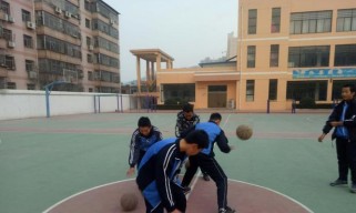 幼儿篮球基础班防守要求（提升幼儿篮球基础班学员的防守技巧）