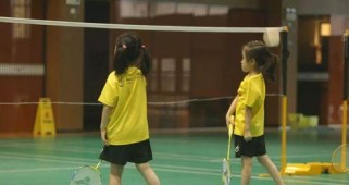 小孩如何有效防守大人在篮球比赛中（让孩子们在与大人对抗中取得防守优势的关键技巧）