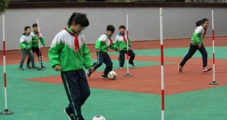 安徽足球运球过杆技巧（掌握安徽足球运球过杆技巧，助您成为足球技术高手）