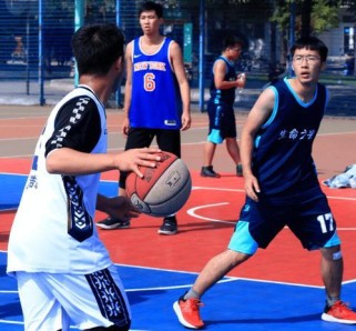 篮球场上如何做好防守准备（提升防守技巧，赢得比赛的关键）