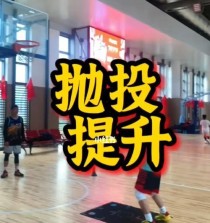 打造强悍防守！篮球一对一防守动作要领大揭秘（突破技巧、步伐讲究、视野全开，如何成为无敌防守者）