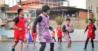 女生防守篮球队的有效方法（提高女生篮球队防守技巧的关键点与方法）