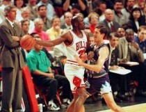 3v3篮球规则中的防守三秒问题（解析篮球比赛中的进攻和防守战术规则）