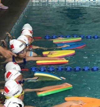 小学生游泳技巧