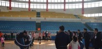 掌握排球热身接力的关键技巧（加强团队配合，提升比赛表现）