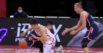 打篮球防守太严（探讨在篮球比赛中过度严格的防守是否应被视为犯规行为）