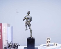 女生篮球防守技巧与策略（如何在篮球比赛中提高女生防守效果）