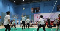 如何正确进行排球比赛赛前拉伸动作（关键步骤及注意事项，提高比赛表现）
