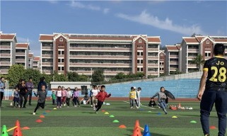 小学生足球训练之障碍跑的技巧（提升足球技术的关键——障碍跑技巧）