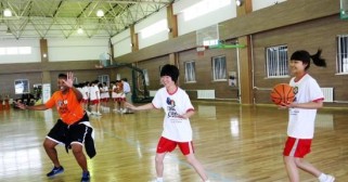 如何提升篮球防守能力（关键训练方法和技巧）