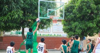 小学篮球防守进攻的关键策略（掌握正确姿势与灵活移动，提升小学篮球防守能力）