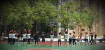 职业篮球防守基本功（掌握这些关键技巧，成为篮球场上的防守之王）