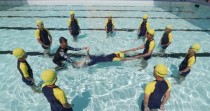 中学生游泳的方法和技巧（掌握正确的泳姿和呼吸技巧，让你游得更快更轻松）