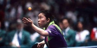 乒乓球比赛中女生身高的重要性（探讨女生身高在乒乓球比赛中的优势与技巧）