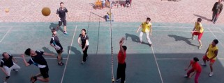 掌握排球步法和站位动作的关键要领（从基础步法到高级站位，助你提升排球技术水平）