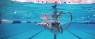 自游泳的呼吸技巧（掌握正确的呼吸方法，轻松游进快乐海洋）