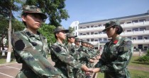乒乓球女兵的训练之路（挥拍弹球，奋勇向前）