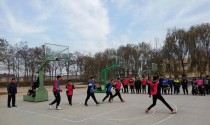 三人制篮球防守教学设计（提升团队协作和防守技巧的实践指南）