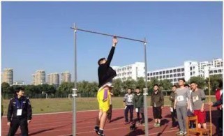 掌握排球指尖旋球的技巧（学会旋球动作，提高排球水平）