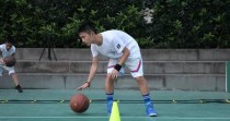 篮球防守中的关键动作技巧（掌握动作要领，提升防守能力）