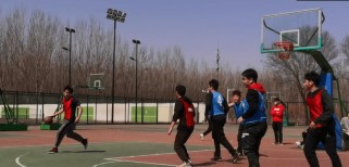 3v3篮球防守小防大（战胜身高差，用技巧防守！）