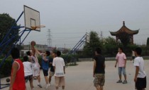 篮球防守的最佳策略（揭示出色防守的关键诀窍）
